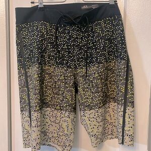 Men’s Oakley performance fit swim trunks